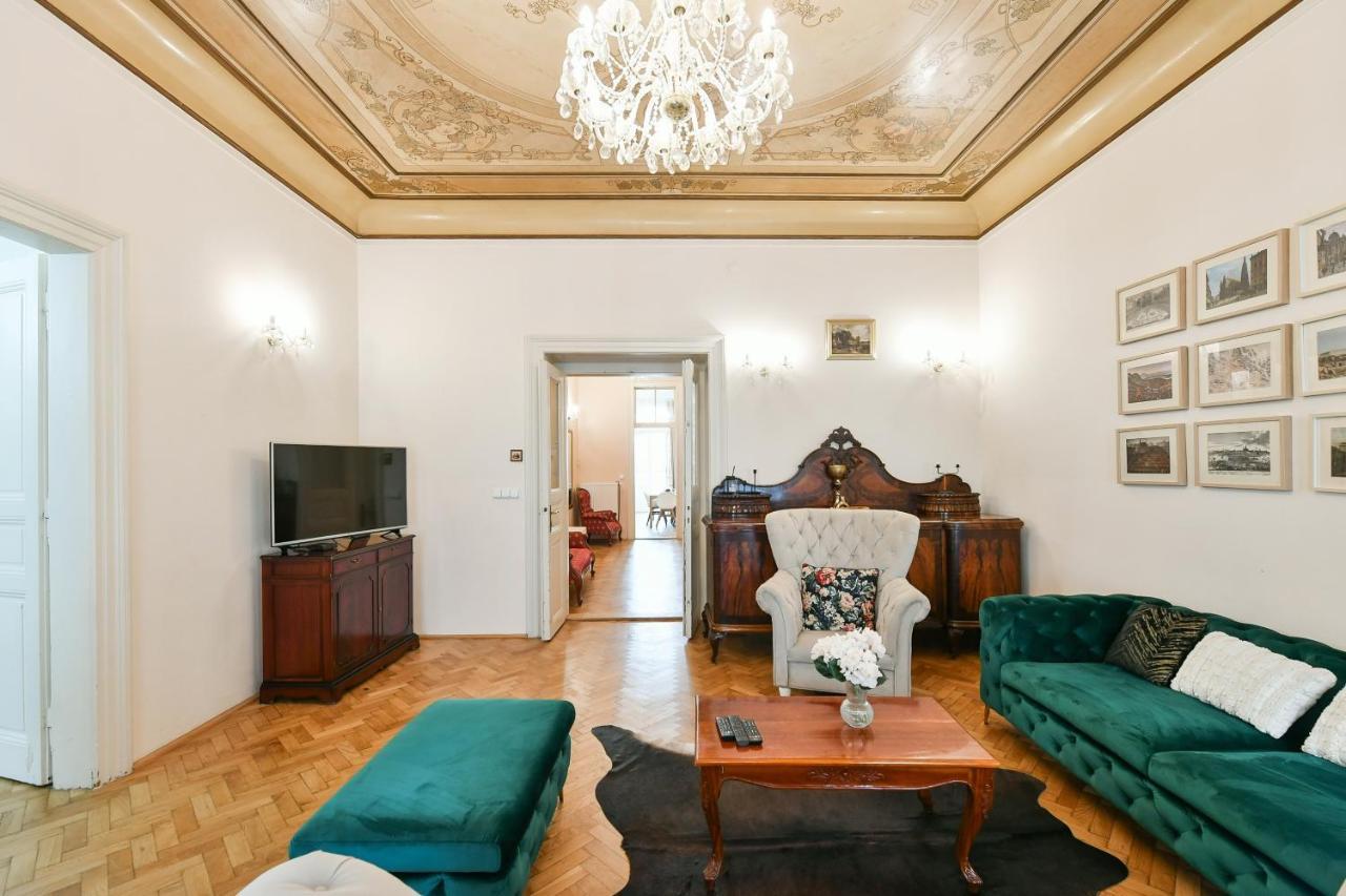 Stunning Charles Bridge Apartment Πράγα Εξωτερικό φωτογραφία