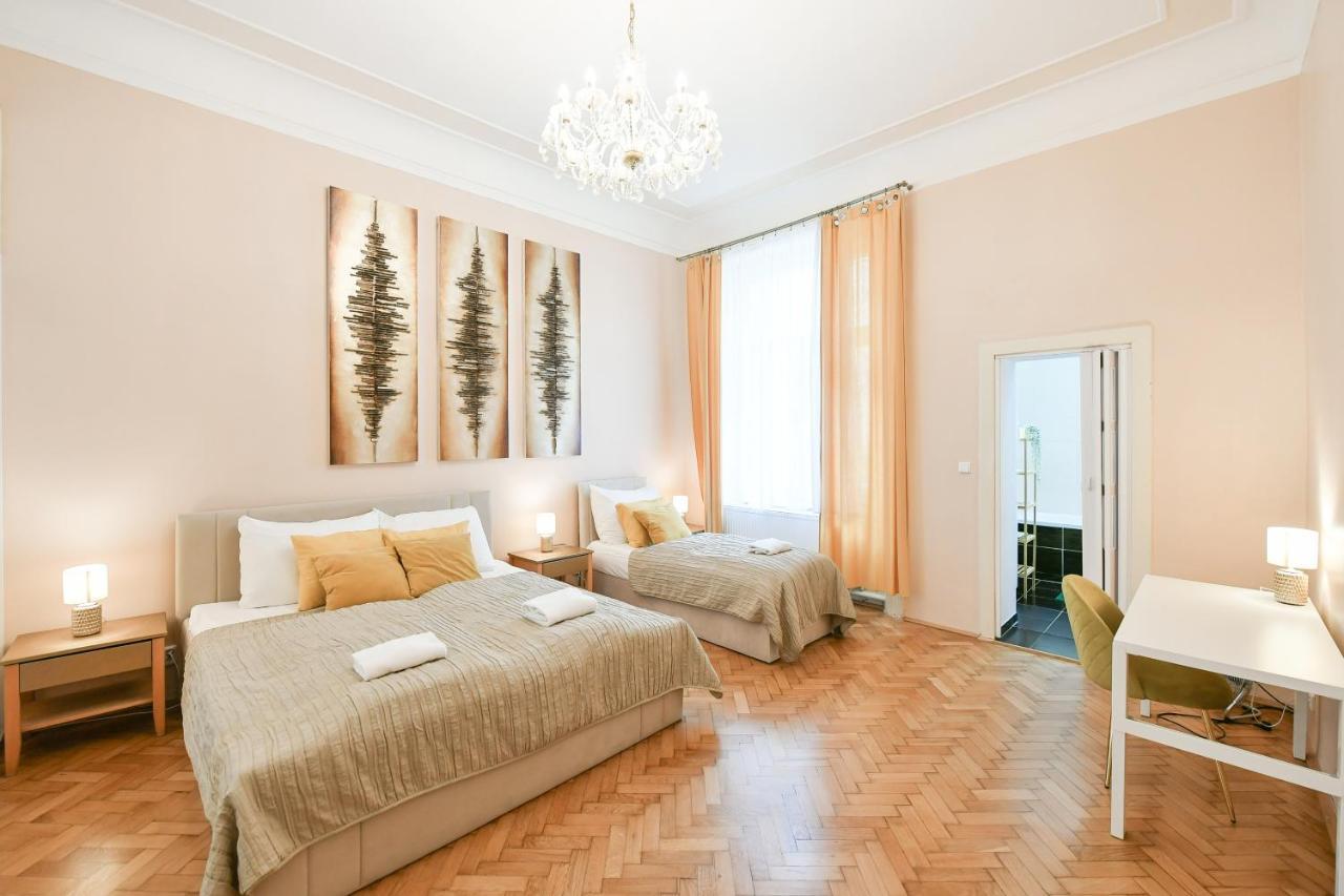 Stunning Charles Bridge Apartment Πράγα Εξωτερικό φωτογραφία