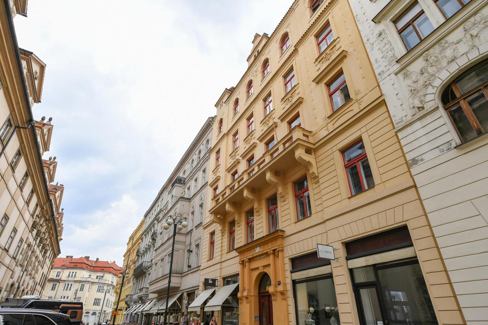 Stunning Charles Bridge Apartment Πράγα Εξωτερικό φωτογραφία