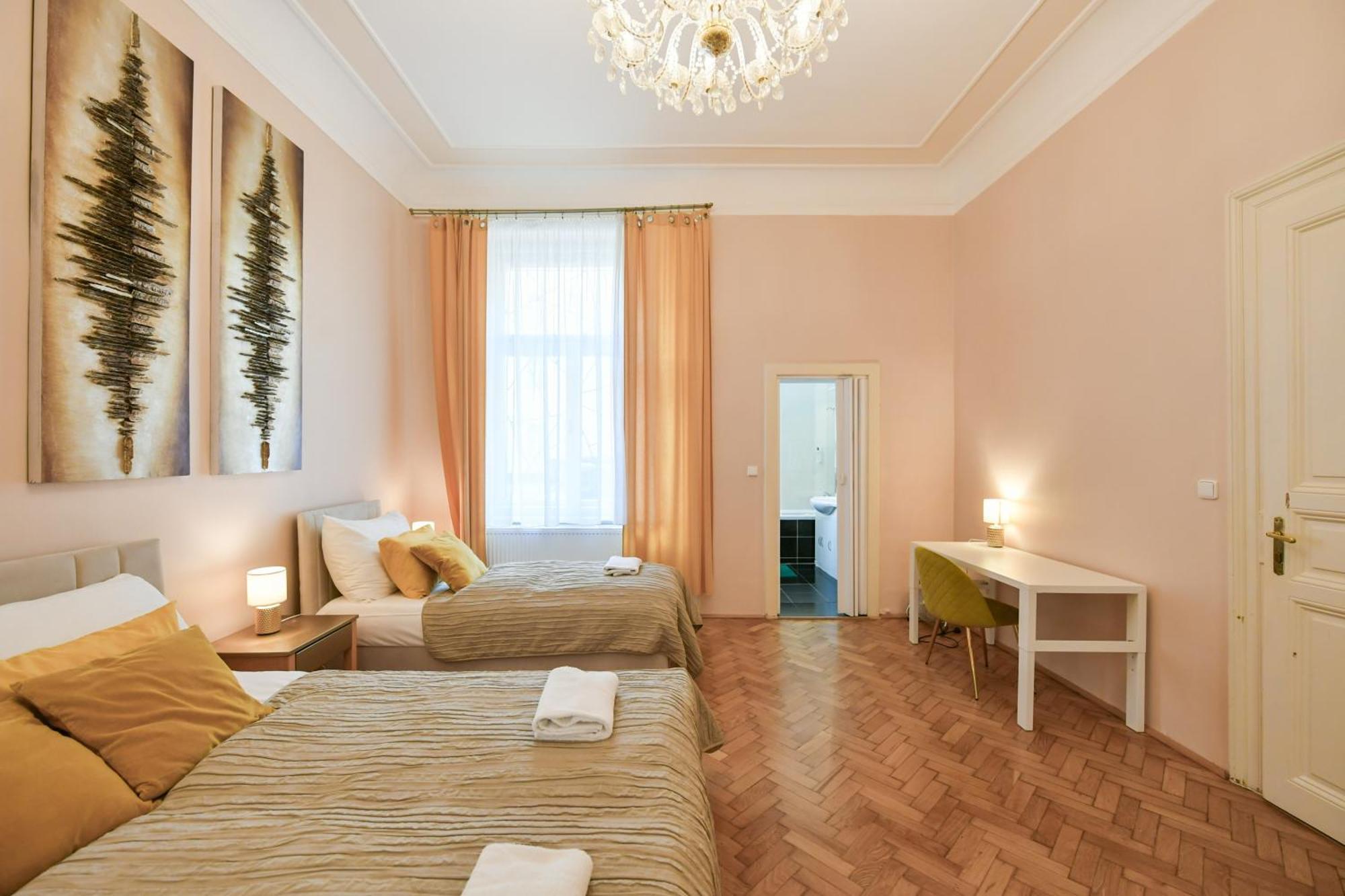 Stunning Charles Bridge Apartment Πράγα Εξωτερικό φωτογραφία